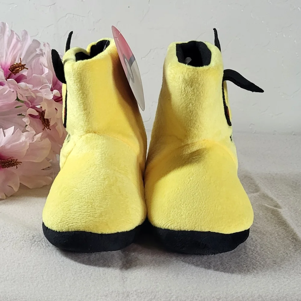 Pokemon NWT Kids Yellow 3D Pikachu Bootie Slippers Size 11 Toddlers